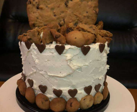 Giant Cookie cake/ buttercream