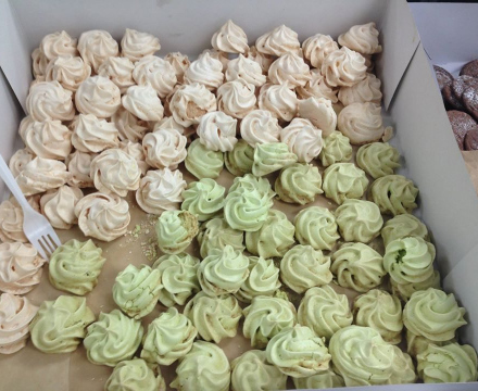 Meringues (kisses)