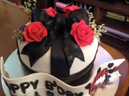 Elegant fondant cake with red flowers