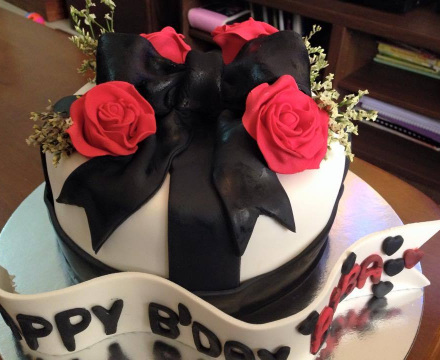 Elegant fondant cake with red flowers
