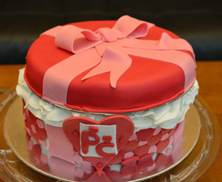 Fondant Gift box themed cake