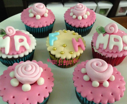 Fondant engagement themed cupcakes
