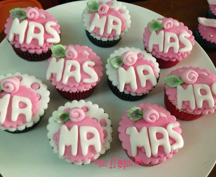 Fondant engagement themed cupcakes