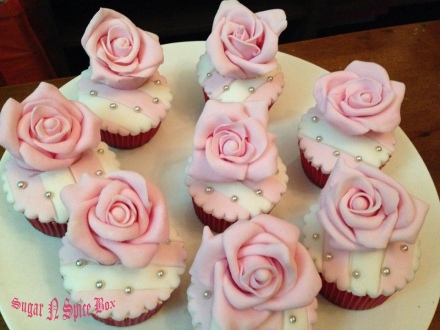 Fondant rose cupcakes