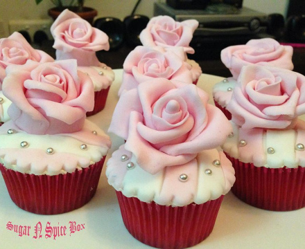 Fondant rose cupcakes
