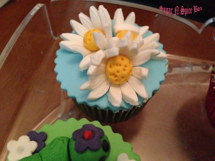 Fondant white flower cupcake