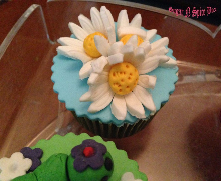 Fondant white flower cupcake