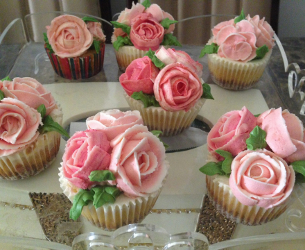 Hand Piped buttercream cupcakes-Roses