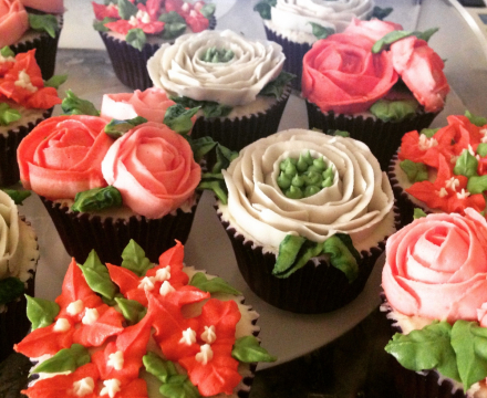 Hand Piped buttercream cupcakes