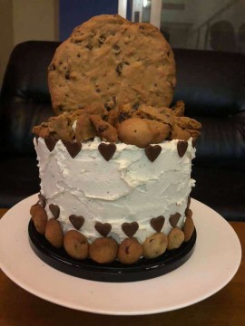 Giant Cookie cake/ buttercream