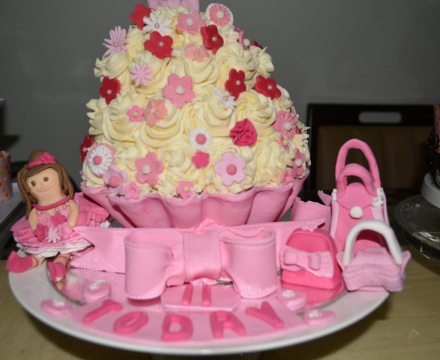 Giant cup cake
