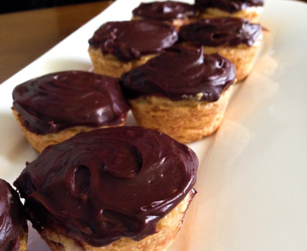 Shortbread cups with dulce de leche and ganache.