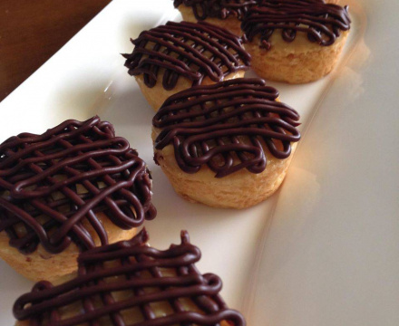 Short bread cups with dulce de leche and ganache.